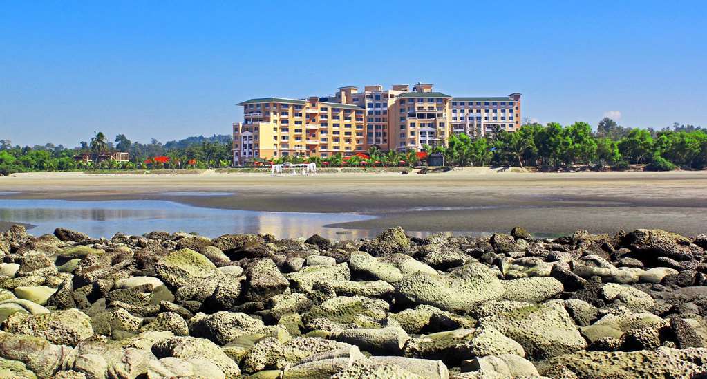 Royal Tulip Sea Pearl Beach Resort & Spa Cox's Bazar Exterior photo